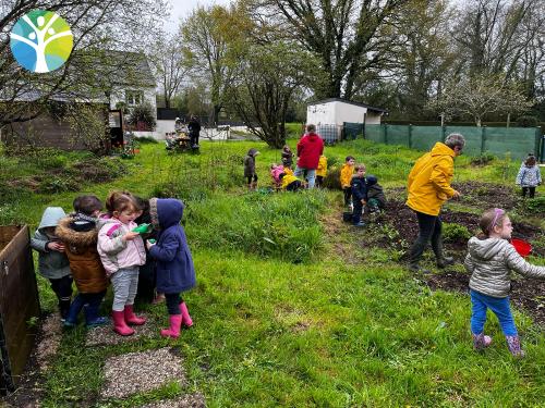 Matinée jardinage pour les PS le jeudi 04 avril